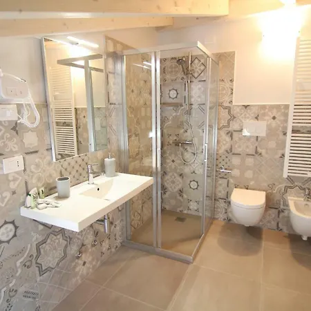غرف سبانوي 3* كاستلْنْيوفو ديل غارد